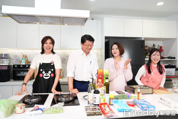 ▲▼  立委謝龍介攜手立委陳菁徽、台北市議員鍾沛君、柳采葳，共同挑戰親自下廚準備除夕年菜， 。（圖／國民黨立委陳菁徽辦公室提供）