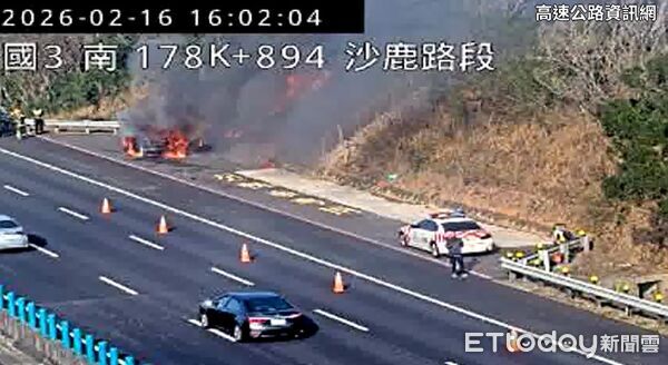 ▲國道三號沙鹿段火燒車。（圖／記者游瓊華翻攝）