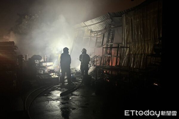 ▲▼彰化製鞋廠大火。（圖／警方提供）