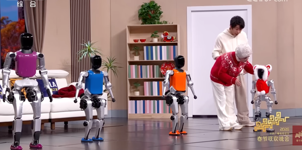 ▲▼  央視春晚馬年、機器人武術           。（圖／翻攝 央視）