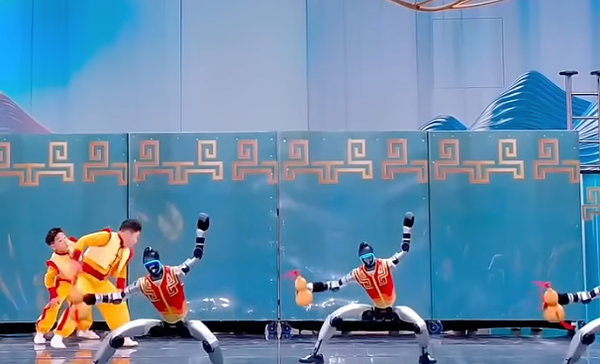 ▲▼  央視春晚馬年、機器人武術           。（圖／翻攝 央視）