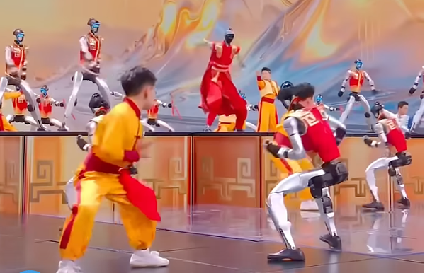 ▲▼  央視春晚馬年、機器人武術           。（圖／翻攝 央視）