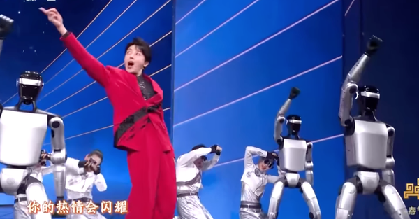 ▲▼ 央視、春晚、馬年、2026、機器人與言承旭尬舞、貓熊、（圖／翻攝 2026央視春晚）
