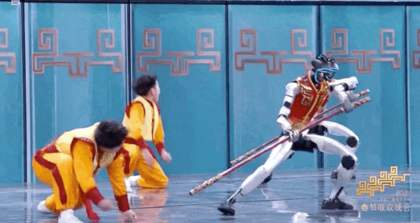 ▲▼ 央視、春晚、馬年、2026、機器人與言承旭尬舞、貓熊、（圖／翻攝 2026央視春晚）