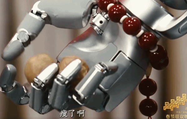 ▲▼ 央視、春晚、馬年、2026、機器人與言承旭尬舞、貓熊、（圖／翻攝 2026央視春晚）