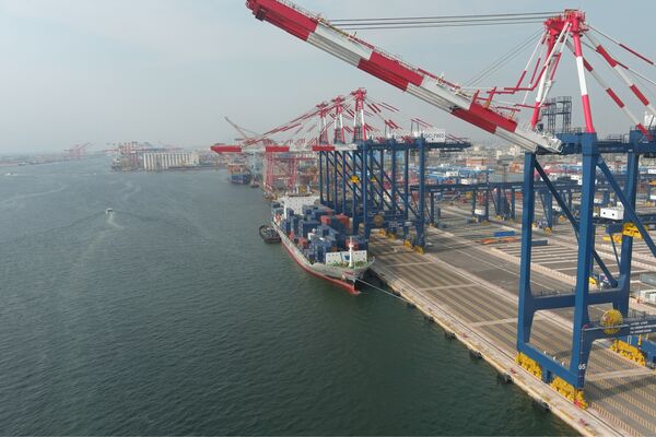 ▲萬海新租的第5貨櫃中心79號碼頭已經完成浚深與自動化機具設備配置並啟用。（圖／萬海提供）