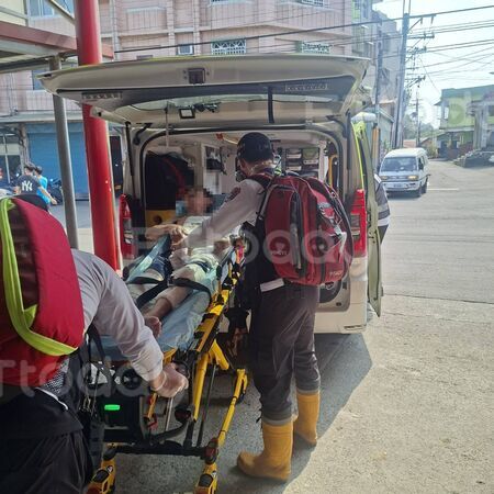 ▲高雄拷潭的貨櫃屋住宅發生火警，火勢猛烈             。（圖／記者吳奕靖翻攝）