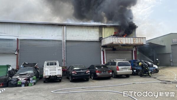 ▲大里工廠火警。（圖／記者游瓊華翻攝）