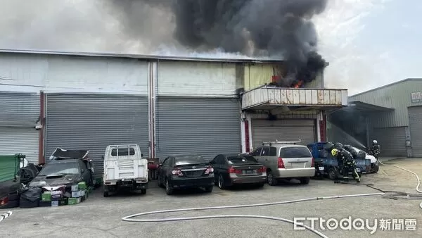 ▲大里工廠火警。（圖／記者游瓊華翻攝）