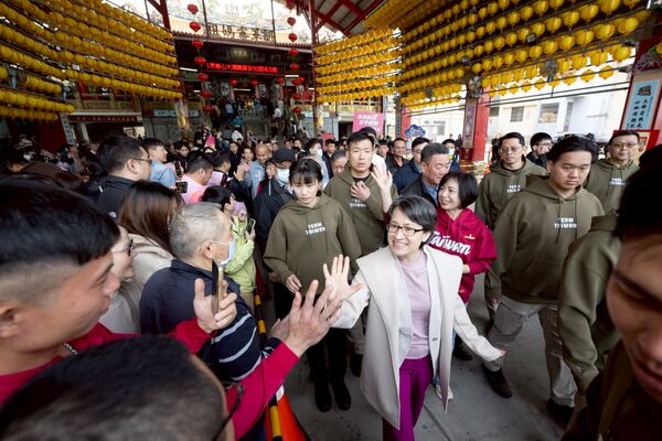 ▲▼副總統蕭美琴新年走春，隨扈換裝帽T吸睛，讓網友頻敲碗哪裡買。（圖／總統府提供）