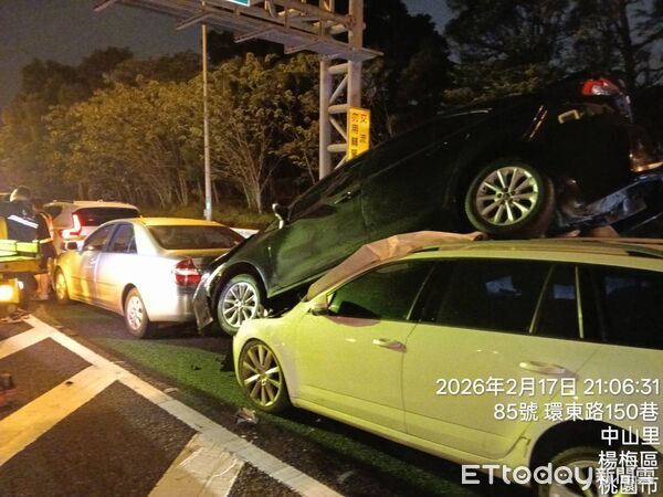 ▲▼國道五楊高架車禍。（圖／記者楊熾興翻攝）