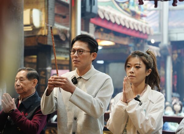 ▲▼黃國昌初一走春拜年。（圖／取自黃國昌粉絲團）