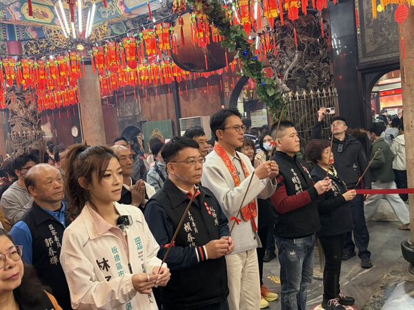 ▲▼黃國昌初一走春拜年。（圖／取自黃國昌粉絲團）