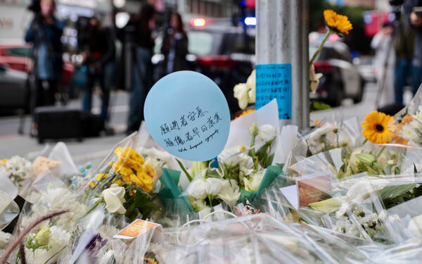 蕭姓機車騎士在台北車站遭張文隨機攻擊身亡，倒下時還不忘為警察指引兇手方向，英勇身影讓大眾動容。（圖／報系資料照）