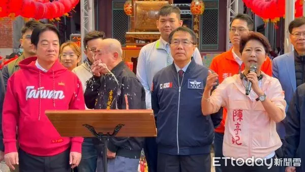 ▲▼        祀典武廟主委林培火突然嘔吐     。（圖／記者吳奕靖翻攝）