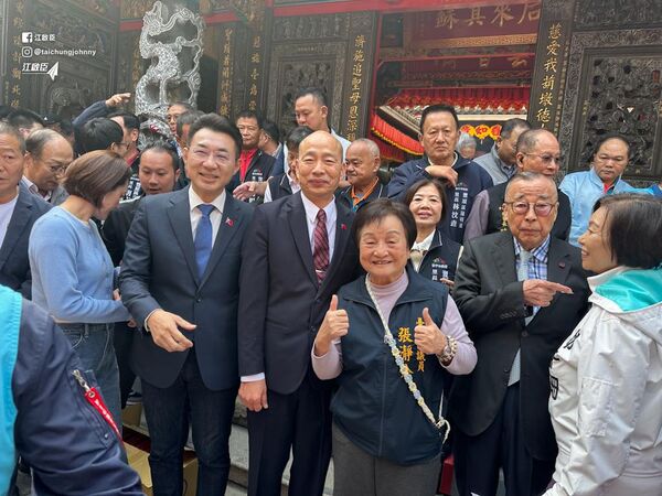 ▲▼立法院長韓國瑜赴豐原慈濟宮，合體立法院副院長江啟臣參香、發紅包福袋。（圖／翻攝自Facebook／江啟臣）