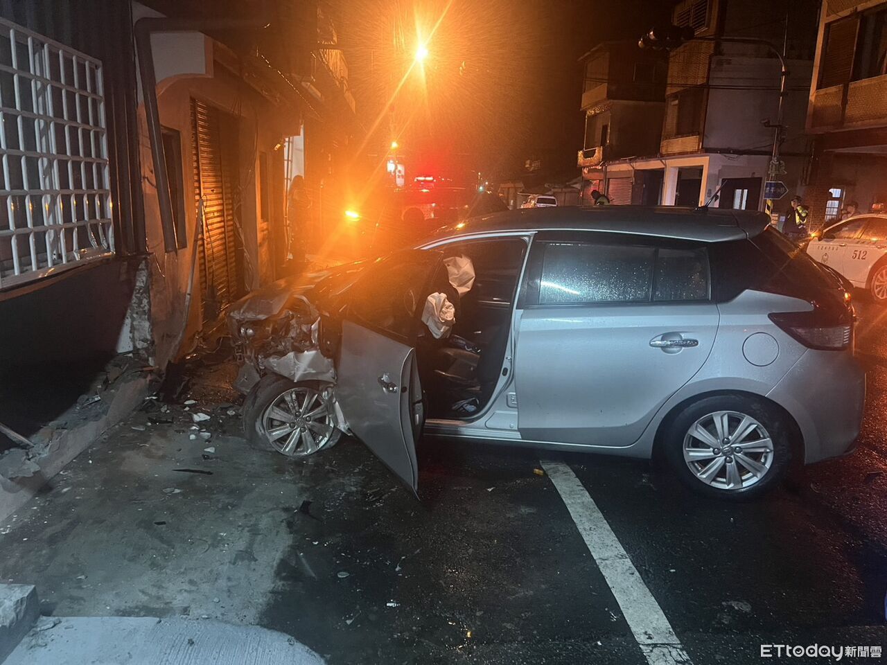 雨夜返鄉過年釀悲劇!22歲女駕駛撞死婦 再衝民宅破牆