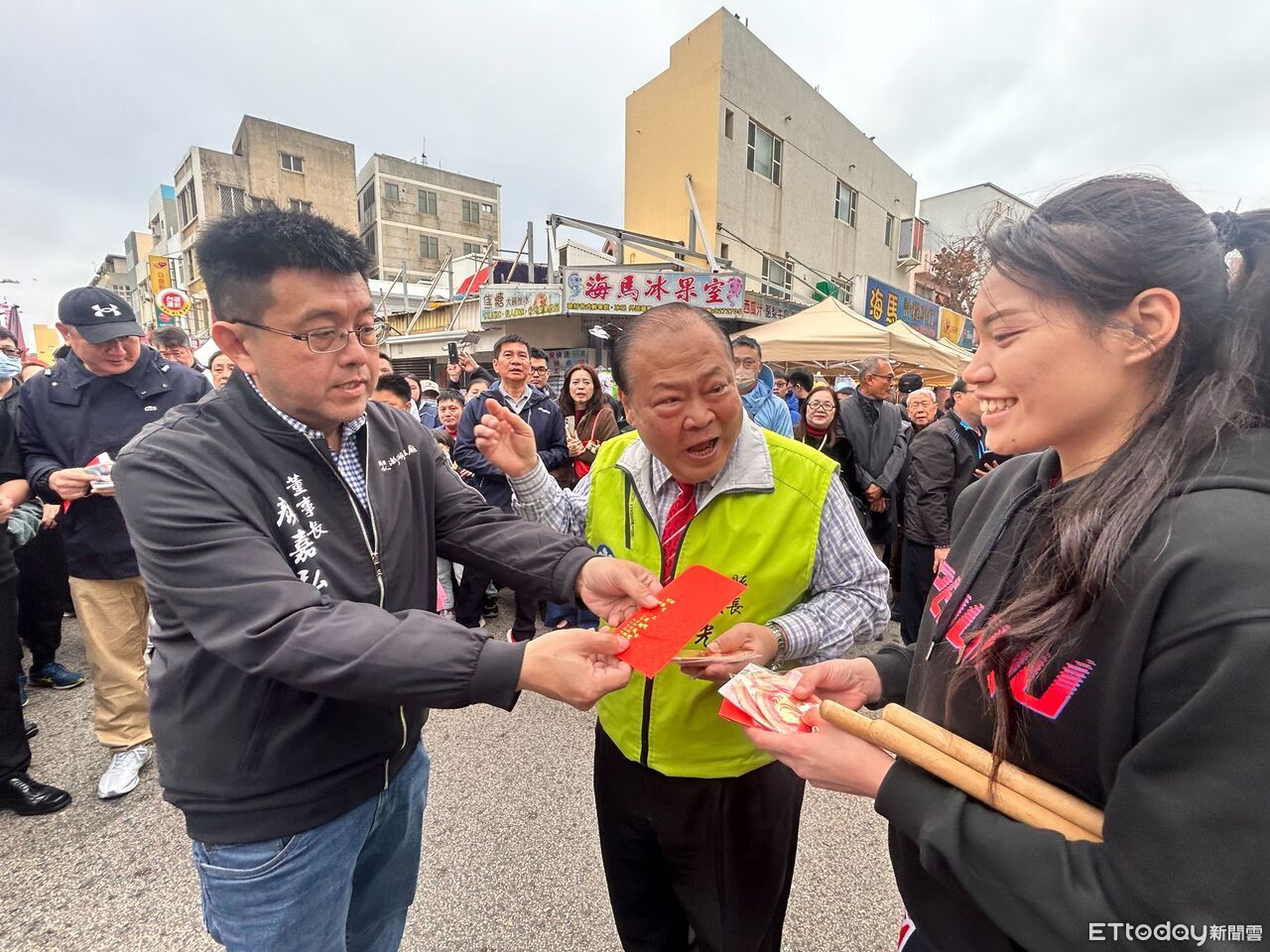 快訊/澎湖縣長陳光復不慎摔落階梯 當場無呼吸心跳送醫急救