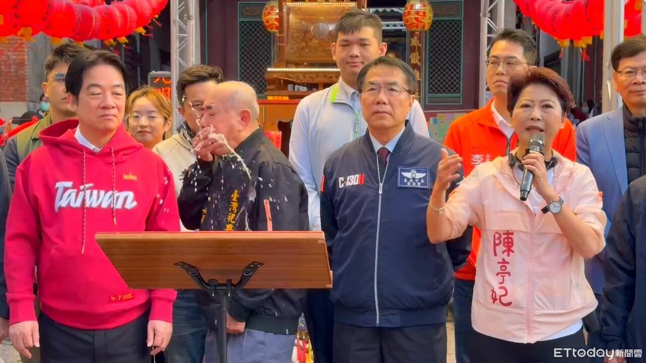 賴清德參拜祀典武廟!主委身體不適當眾嘔吐 波及總統一身畫面曝