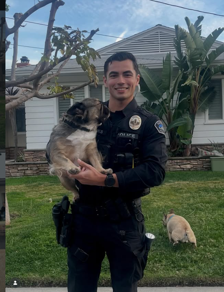 ▲▼南加州鮮肉警「抱狗照太帥」爆紅　女粉喊想當狗破37萬讚。（圖／翻攝自IG／burbankpolice）