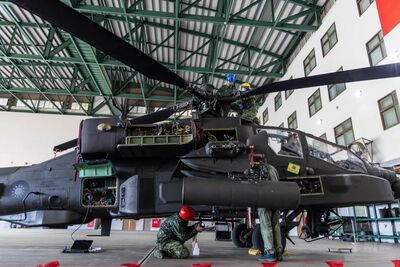 飛行安全關鍵角色　阿帕契檢驗士拆解機體發現潛在風險