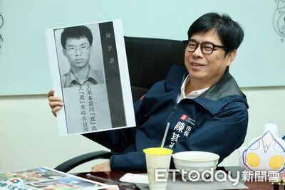 陳其邁雄中青澀照曝!自爆「陳三歲」黑歷史 14字對聯超搞笑