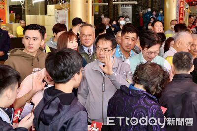 林培火驚天一吐!黃偉哲今「生龍活虎」...陳亭妃喊:大家放心