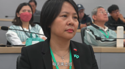 不滿綠委質詢時提國籍爭議　李貞秀舉白紙抗議「霸凌」被韓國瑜制止