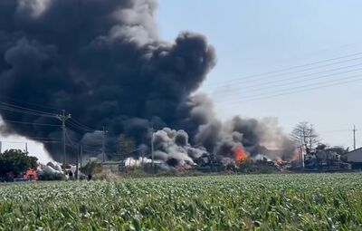 快訊／雲林回收場大火濃煙衝天　消防搶救急喊：戴口罩關門窗