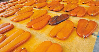 一開年節禮盒！烏魚子「整片黑到發亮」嚇到她　內行卻搶著要