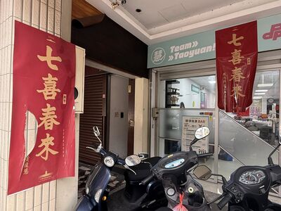 黑衣人抓到了！服務處春聯被割破　黃瓊慧氣喊：祝他衰整年