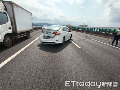 北返車流量大來不及減速！小貨車國3連撞2車...白車180度大逆轉