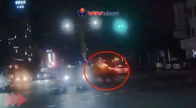 斗六大學路翻車意外！男子開車左轉撞庇護島　車翻人傷送醫