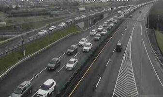 國道2路段「紫爆」時速最慘剩10公里　雪隧已回堵6公里