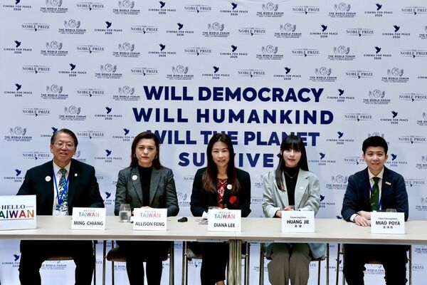 ▲▼非營利組織「哈囉台灣國際交流策進會」（Hello Taiwan）16日「世界論壇」場邊召開記者會，正式啟動全球「台灣代表處（TRO）」正名行動。（圖／立委黃捷國會辦公室提供）