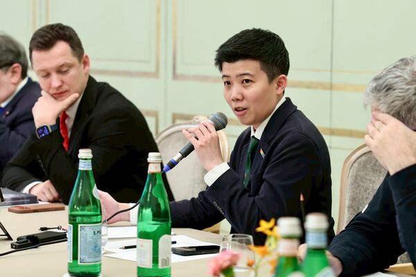 ▲▼非營利組織「哈囉台灣國際交流策進會」（Hello Taiwan）16日「世界論壇」場邊召開記者會，正式啟動全球「台灣代表處（TRO）」正名行動。（圖／立委黃捷國會辦公室提供）