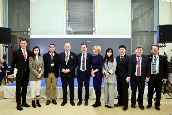 ▲▼非營利組織「哈囉台灣國際交流策進會」（Hello Taiwan）16日「世界論壇」場邊召開記者會，正式啟動全球「台灣代表處（TRO）」正名行動。（圖／立委黃捷國會辦公室提供）