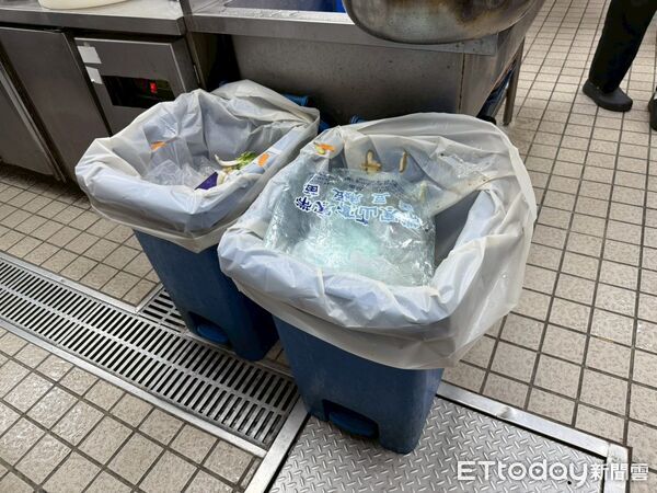 ▲▼紅豆食府天母店傳出疑似食物中毒案，衛生局前往稽查。（圖／衛生局提供）