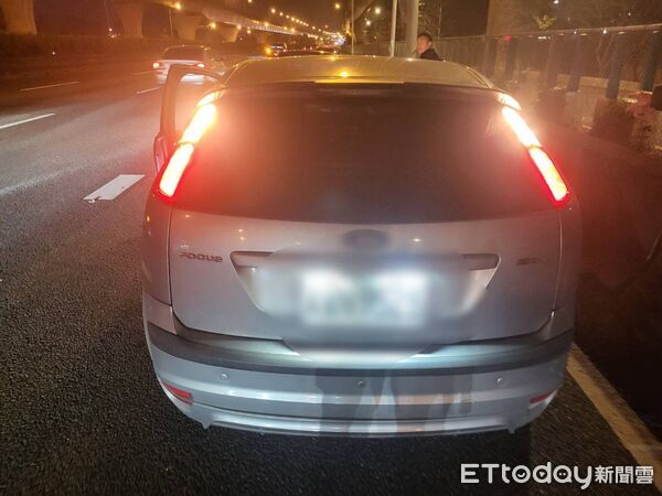 ▲▼移工誤闖國道「遭3連撞」。（圖／記者沈繼昌翻攝）