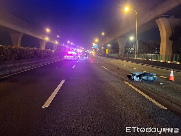 ▲▼移工誤闖國道「遭3連撞」。（圖／記者沈繼昌翻攝）