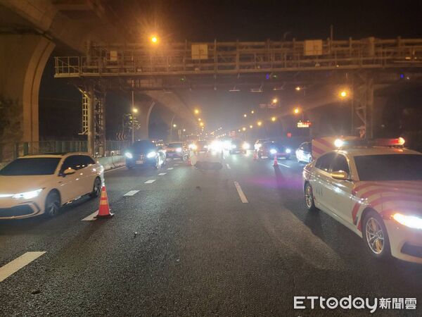 國道一號連環撞！移工騎機車誤闖「遭4車碰撞」急送醫