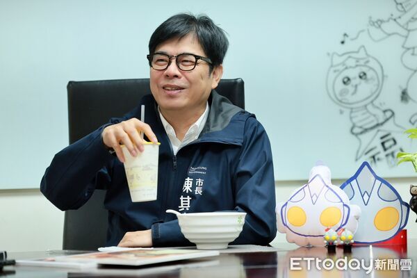 ▲陳其邁翻出老照片，細數高中時光            。（圖／記者吳奕靖翻攝）