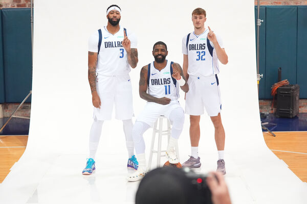 ▲厄文（Kyrie Irving）左膝前十字韌帶（ACL）手術後復健，確定2025-26賽季提前報銷。（圖／達志影像／美聯社）