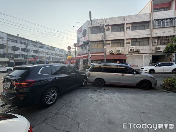 ▲▼彰化毒駕，男肇事逃逸，衝撞派出所階梯起火。（圖／記者唐詠絮翻攝）