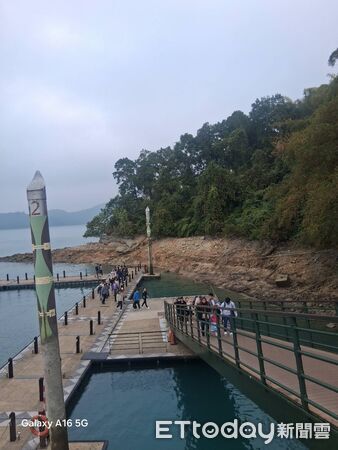 ▲▼日管處啟動二階段應變，調整碼頭浮排、確保設施安全。（圖／日月潭國家風景區管理處提供，下同）