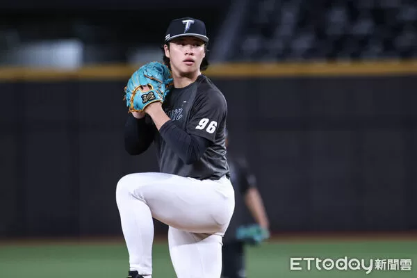 ▲▼旅日投手古林睿煬、孫易磊、張峻瑋已率先向球隊報到             。（圖／記者劉亮亨攝）