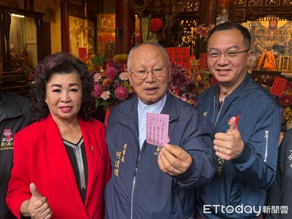▲▼  新港奉天宮大年初四擲公籤：國運抽中「上上籤」！媽祖示警：萬事逢春，把握先機莫遲疑 。（圖／記者翁伊森攝）
