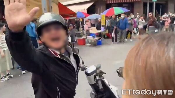 [新聞] 黃國昌大年初四走春又被嗆！　騎士揮手狂 - 八卦 - PTT.BEST 批踢踢爆文