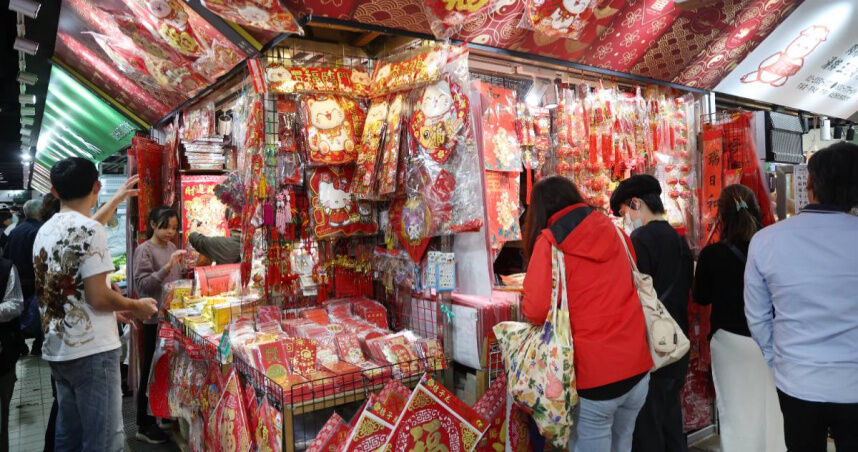 貼春聯不用再除膠!他曝「1招秒換」百萬人看傻眼:請過年前先說