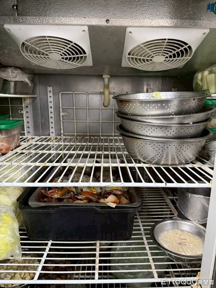 ▲▼紅豆食府天母店傳出疑似食物中毒案，衛生局前往稽查。（圖／衛生局提供）